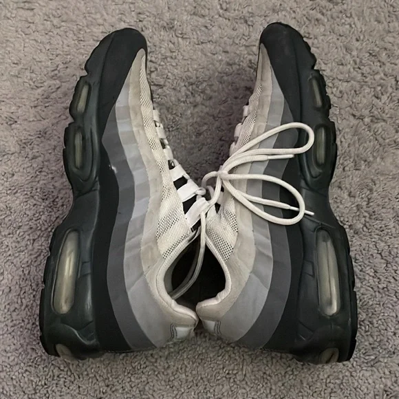 🔥AIRMAX 95 SIZE 10 - Picture 3 of 5